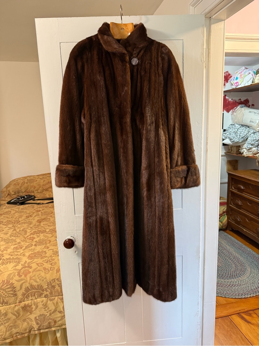 Stunning Full Length Mahogany Fur for Women - Picture 1 of 9